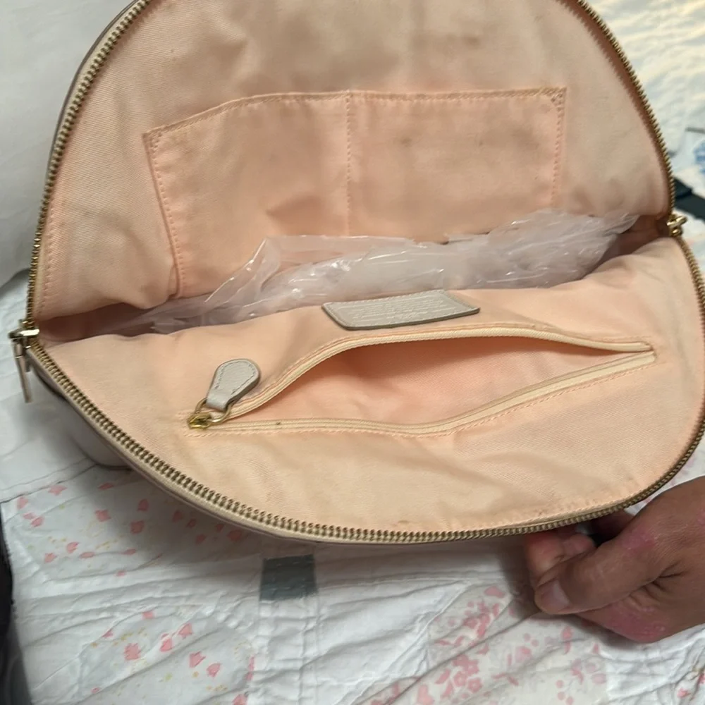 Coach - Picture 4 of 4